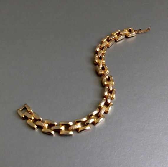 Classic linked bracelet Vintage unisex gold tone … - image 6