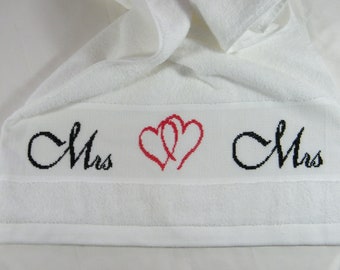 Hochzeit, handgesticktes Handtuch Mrs + Mrs weiß / schwarz, Geschenk