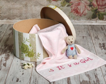 Handtuch rosa, It's a Girl, handbestickt, Geschenk Geburt Baby