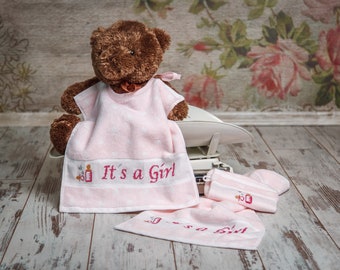 Set Lätzchen, Gästetuch und Waschhandschuh, Its a Girl handgestickt