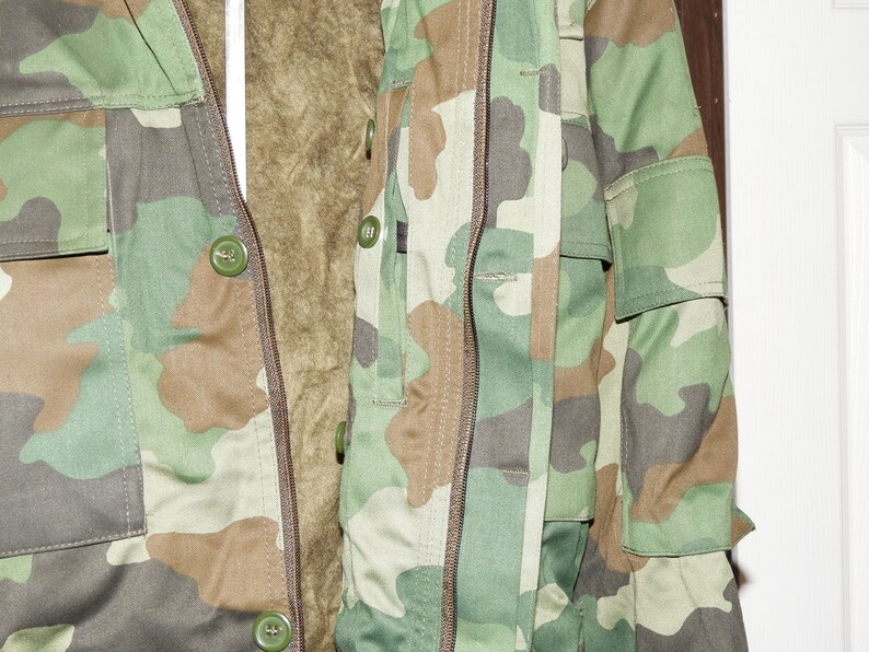 thumbnail image 2 of Original Serbian Army Field Jacket – Special Forces Woodland Camo Combat Parka – Men's Size Medium NEW 2 of 3