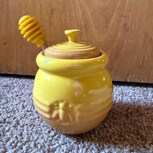 Le Creuset Honey Pot, Dipper, Lid - Golden Honey Yellow Retired - No Box Sorry, no international shipping from the shop including Canada