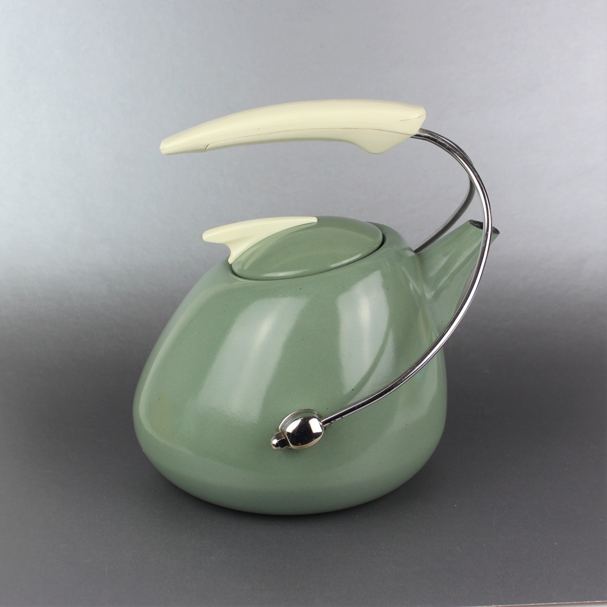 Nevvacold Vintage / Retro Insulated Teapot