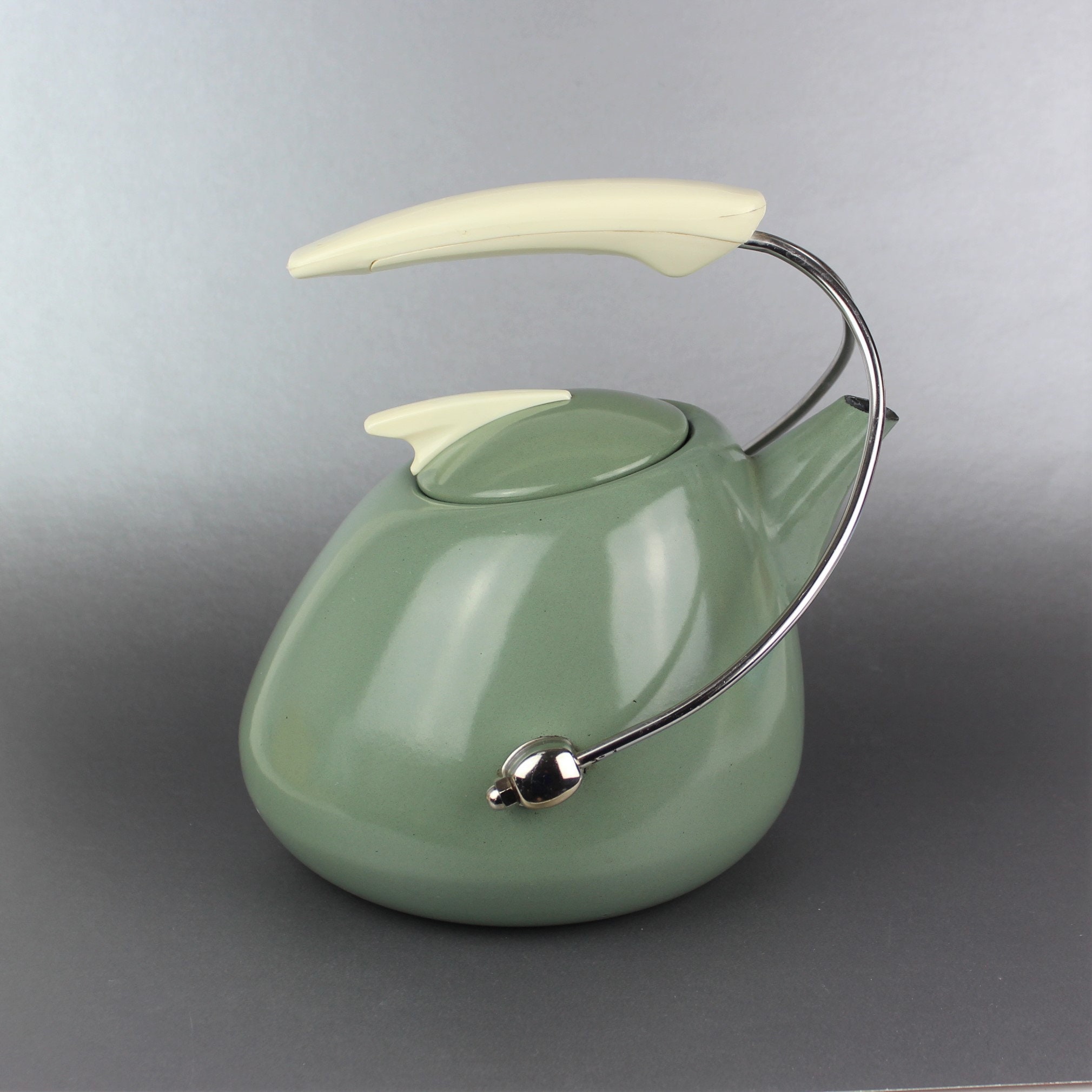 Nevvacold Vintage / Retro Insulated Teapot