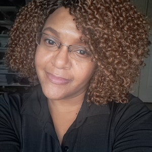 Short Glueless Curly Brown Side Part Wig for Black Women. Natural Synthetic Spiral Curl Wigs for Black Women.