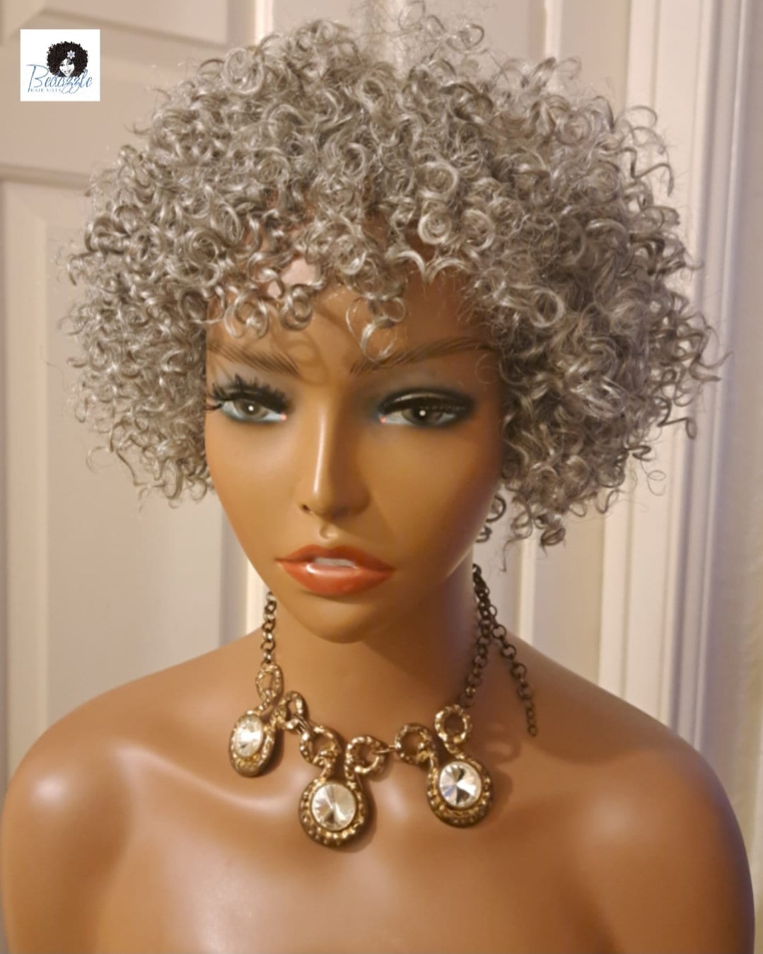 Perruque Afro Synthétique Brun Doré - Cheveux Courts Ondulés/Bouclés - Bonnet Moyen - Neuf Sans Étiquettes