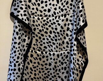 Large silk scarf, black and white spots, black boarder
