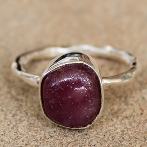 Rå Rubinring – 925 Massivt Sterling Silver – Grovslipad Naturlig Röd Ädelsten – Boho Hantverkssmycken – Organisk form 6 US