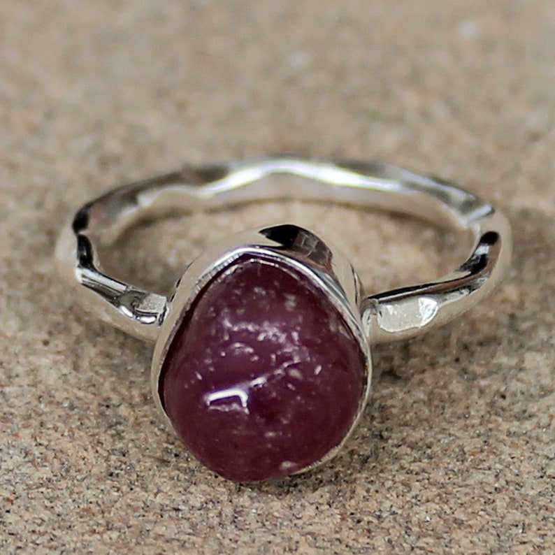 Rå Rubinring – 925 Massivt Sterling Silver – Grovslipad Naturlig Röd Ädelsten – Boho Hantverkssmycken – Organisk form 7 US
