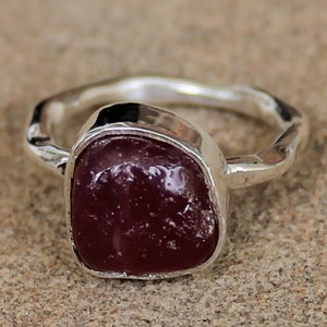 Rå Rubinring – 925 Massivt Sterling Silver – Grovslipad Naturlig Röd Ädelsten – Boho Hantverkssmycken – Organisk form 5 US