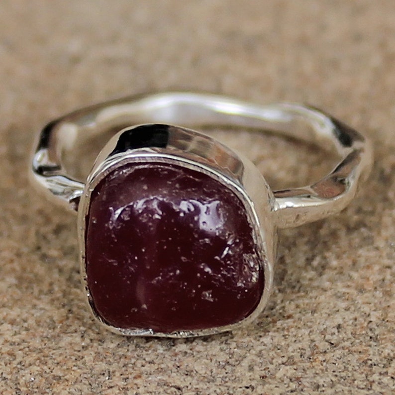 Rå Rubinring – 925 Massivt Sterling Silver – Grovslipad Naturlig Röd Ädelsten – Boho Hantverkssmycken – Organisk form 5 US