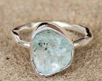 Rå akvamarinring – 925 massivt sterlingsilver – grovslipad naturlig blå ädelsten – bohemiska hantverkssmycken – organisk form