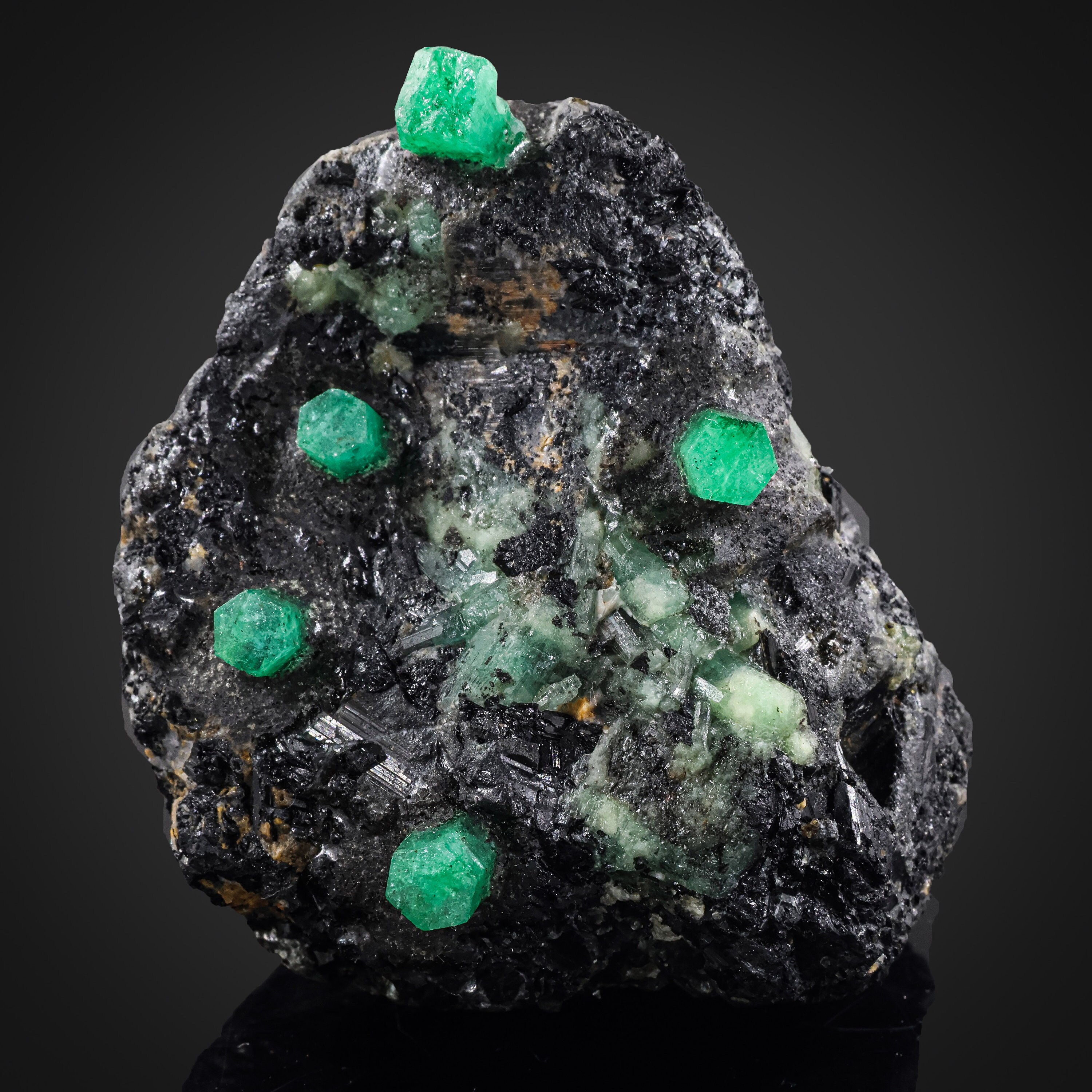 Natural Emerald Crystal, 1075.60 Ct Loose Gemstones, Rock Natural Emerald Crystal, 1075.60 Ct Loose Gemstones, Rock