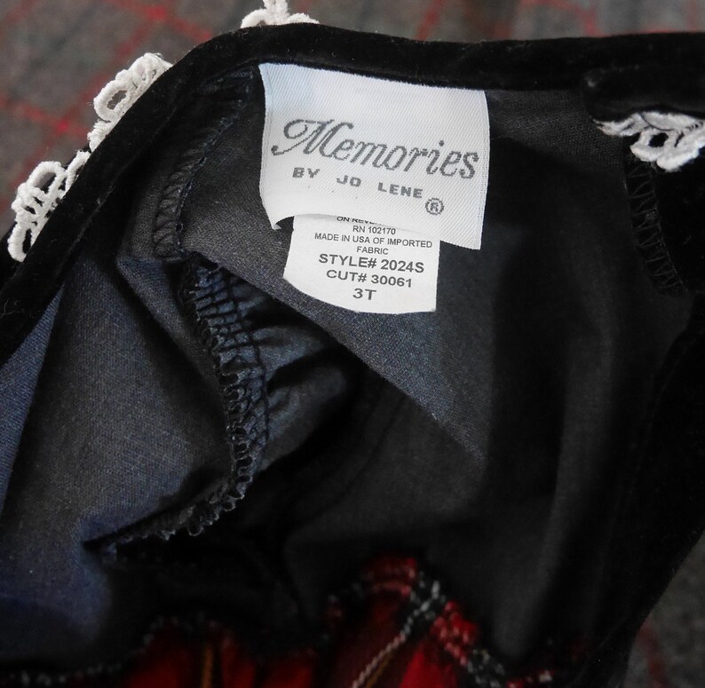 Memories by Jo Lene 
Style # 2024S, Cut# 30061
Size 3T
Made in USA of Imported Fabric