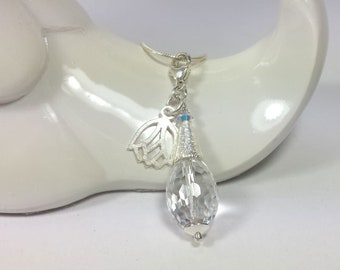 Pendentif "cristal de roche à la fleur d'argent" - bijoux porte-bonheur talisman énergétique bijoux sur le thème Reiki Yoga énergie énergie