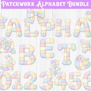 Pode incluir: Um conjunto de letras, números e formas do alfabeto patchwork em cores pastel, incluindo uma estrela, um laço, um coração, uma rosa, um coelho, uma borboleta, um pássaro e uma tulipa. O texto "62 Patchwork Alphabet Bundle" está no topo.