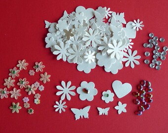 EINZELSET - 80 handgestanzte creme Stanzteile Streuteile Papierteile Basteln Straßsteine Satinkarton Schmetterlinge Blumen
