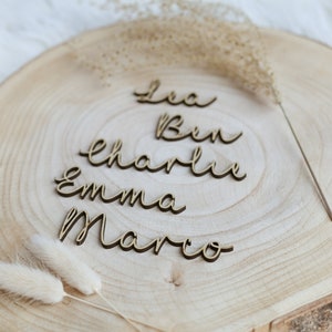 Platzkarten Hochzeit *Feste* - filigraner Schriftzug aus Holz - Laserschnitt Holz - personalisierte Namen Finde deinen Platz  Holzschriftzug