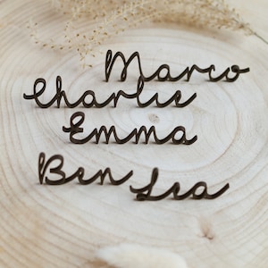 Platzkarten Hochzeit *Feste* - filigraner Schriftzug aus Holz - Laserschnitt Holz - personalisierte Namen für deine Feier Finde deinen Platz