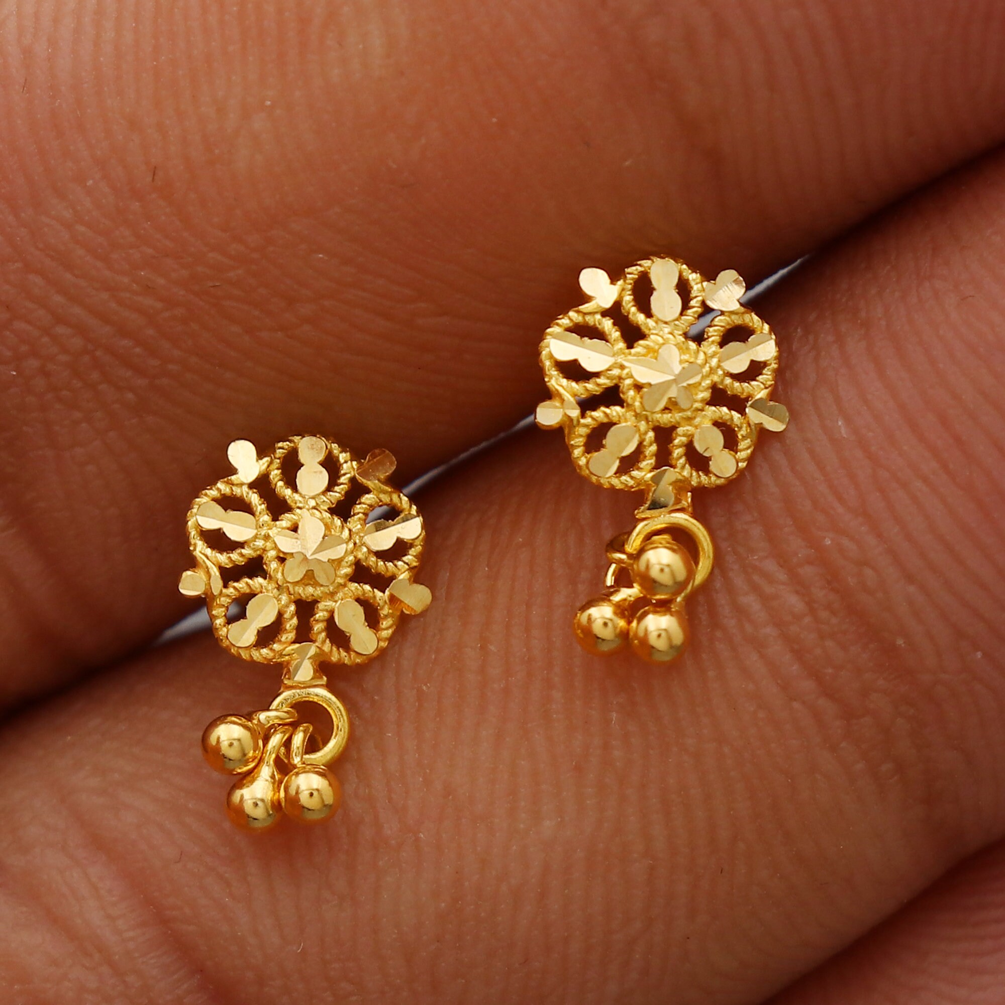22 Karat Gold Earrings Latest Design 2024 : जन्नत की परियों वाली खूबसूरती  देने के लिए बेस्ट है ये गोल्ड इयररिंग के लेटेस्ट डिजाइन