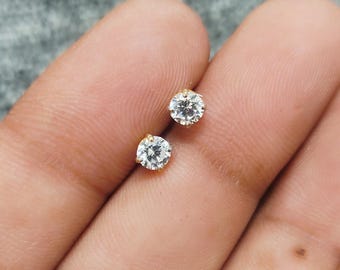 22 kt gouden oorbellen handgemaakte sieraden, 22 kt gouden kleine stenen stekers als cadeau