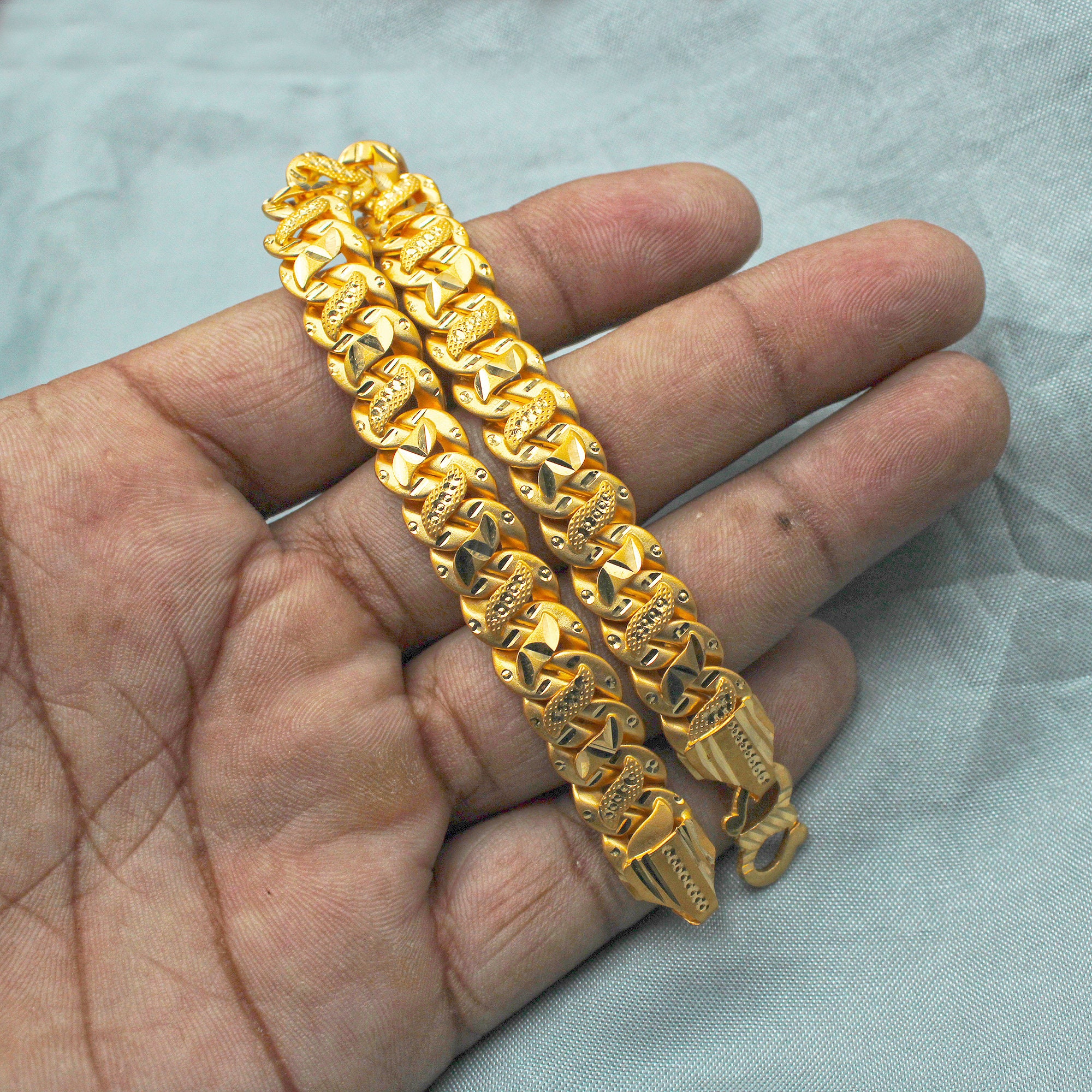 Buy quality 916 Gold Cz Plain Cartier Mens Bracelet-MCRB05 in Ahmedabad