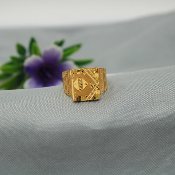 Buy Hypnotic Gold Box Ring At Best Price | Karuri Jewellers