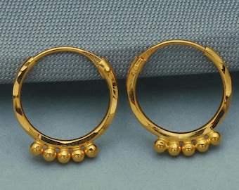 Pendientes de aro Bali de oro amarillo puro de 20k, estilo Huggies, con cuentas. Pendientes de oro hechos a mano para mujer, regalo de Navidad, delicados pendientes de oro indios.