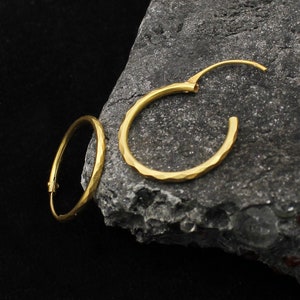 22k 22kt Yellow Gold Hoop Bali Earrings , hammered design indian gold earrings