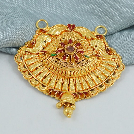 Chaine Avec Pendentif En Or Jaune 22 Carats - Occasion - Sans Marque