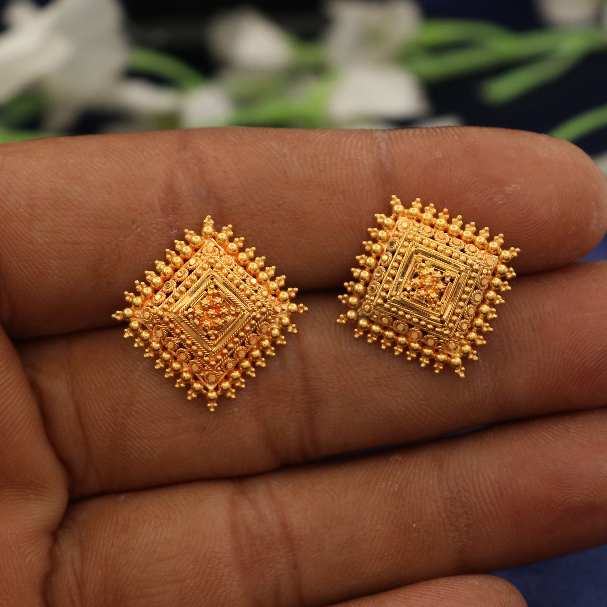 Stud Earrings in 22K Yellow Gold - Floral - ER-161