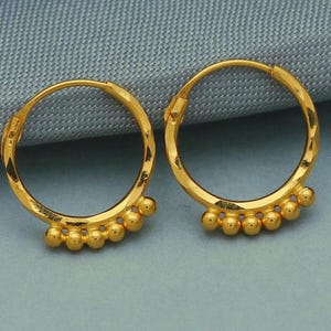 20k Gelbgold Hoop Bali Ohrringe, Huggies, Beads Handgefertigte Gold Knorpel Ohrringe für Frauen, Weihnachtsgeschenk, zierliche indische Goldohrringe