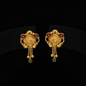 22k Yellow Gold Stud Earrings , Handmade Yellow gold earrings for women, vintage antique design indian gold earrings jewelry