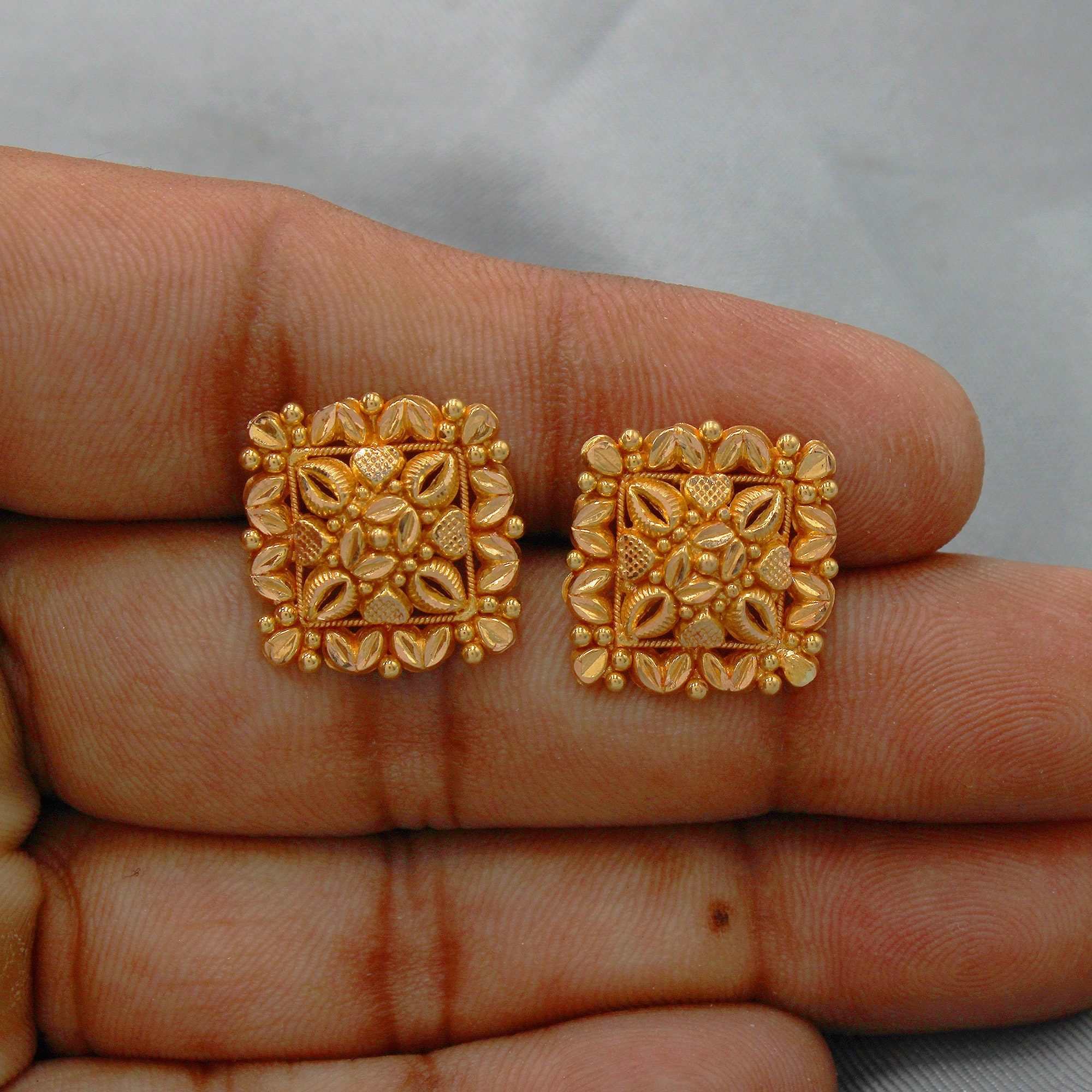 Enchanting 22 KT Gold Drop Earrings