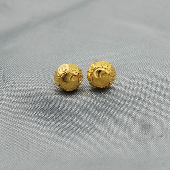 Gold earrings small tops sale