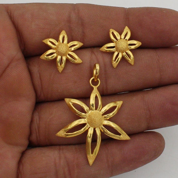 22k Yellow Gold Pendant Earrings Set , Indian Gold Jewelry Set, Flower Gold  Jewelry Set - Etsy UK