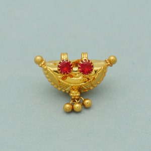 small 22k Gold Pendant Amulet Jewelry, Tabiz Style Traditional Indian Gold Jewelry, vintage antique design