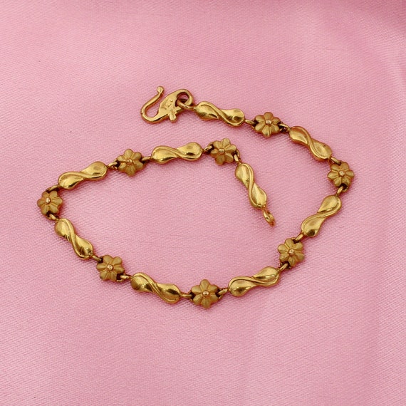 Buy 22K Gold Signity Ladies Bracelet 54VG5015 Online from Vaibhav Jewellers
