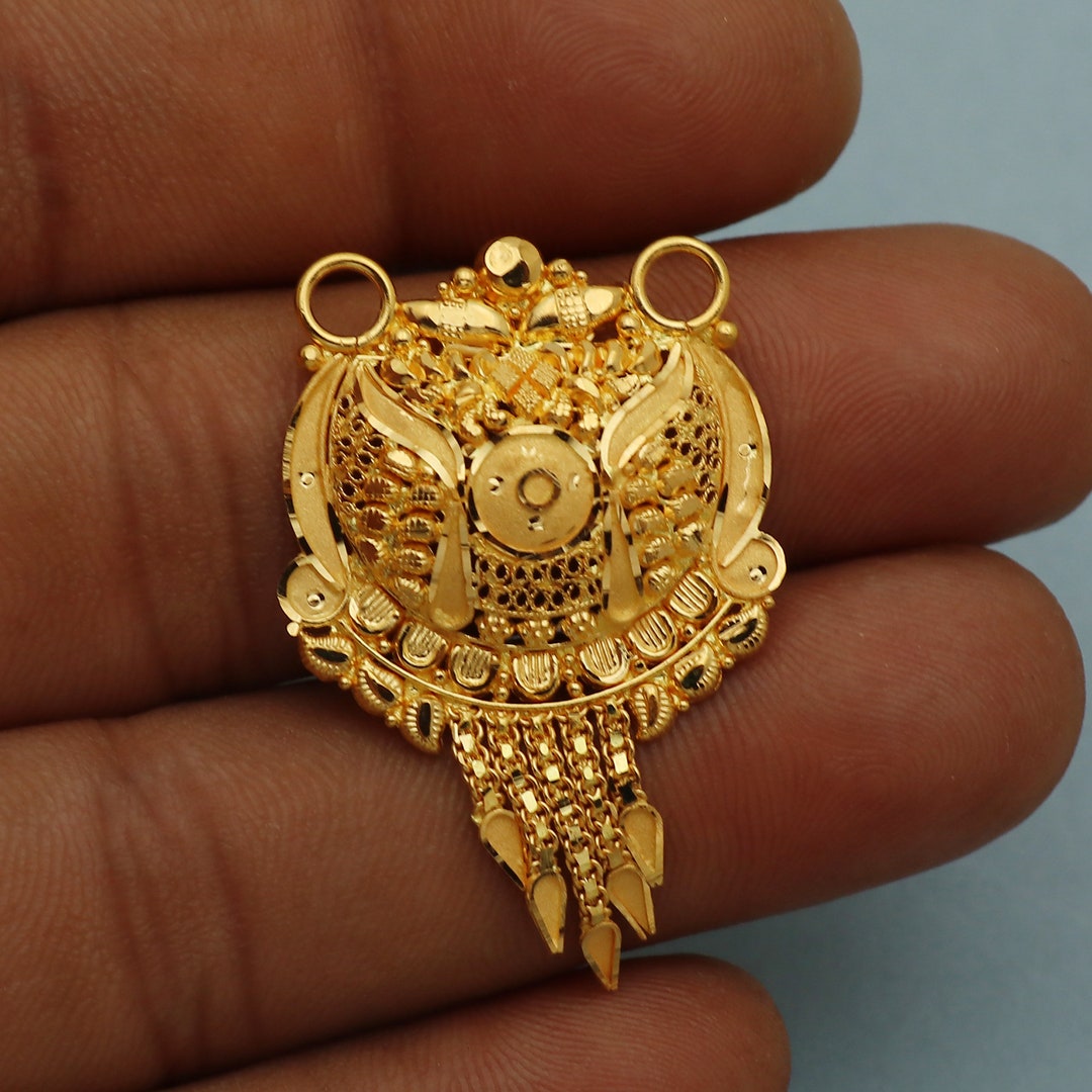Gold locket design with price discount