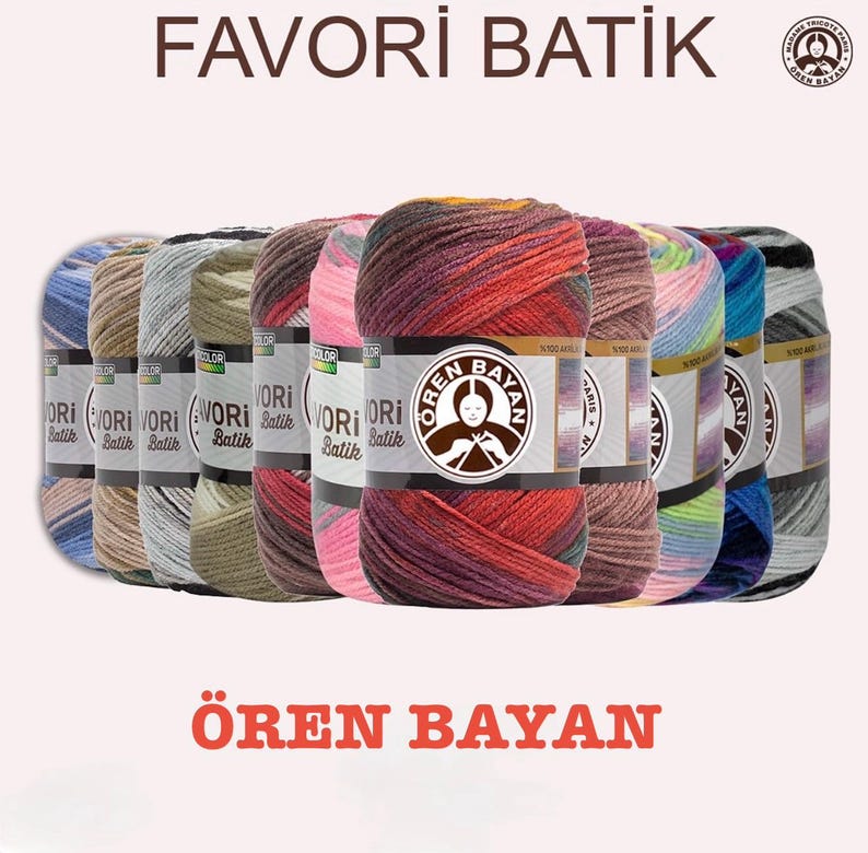 Puede incluir: Una colecci&oacute;n de madejas de hilo coloridas con los textos "FAVORİ BATİK" y "&Ouml;REN BAYAN". El hilo es multicolor, con tonos de azul, marr&oacute;n, rosa, rojo y verde. Cada madeja tiene una etiqueta con el nombre y el logotipo de la marca.