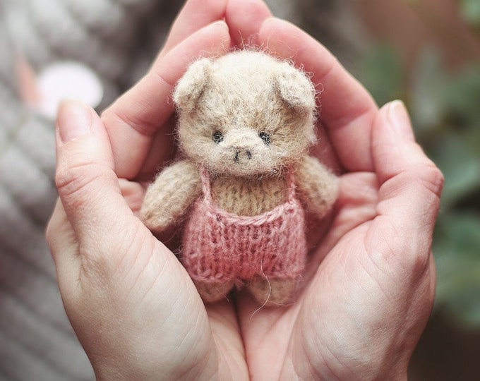 パターン: 縫わないあみぐるみかぎ針編みパターン、恐竜ブロント