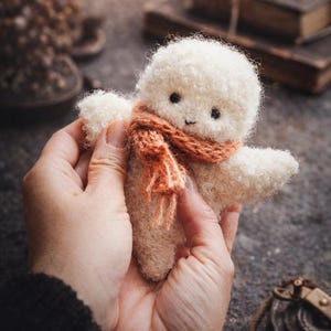PDF Ghost Knitting Pattern • 14 cm Halloween plush toy • beginner friendly, knitted soft