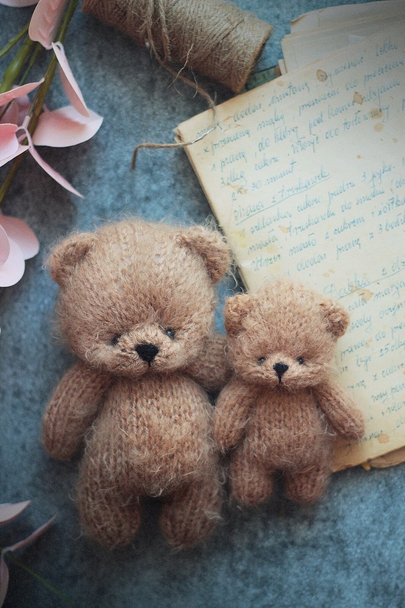 2 Cinnamon Teddy Bears Strickmuster, gestricktes Tierspielzeug 12 und 18 cm 4,7 und 7 Zoll, 2er-Pack Bild 2