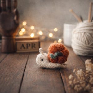 PDF, MODELLO di lumaca di zucca lavorata a maglia, piccola lumaca giocattolo di Halloween facile e veloce da lavorare a maglia