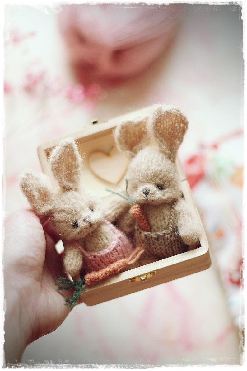 Tiny Little Bunny knitting PATTERN PDF 4,33'' 11cm knitted cute animal toy tutorial, rabbit for newborn session zdjęcie 2