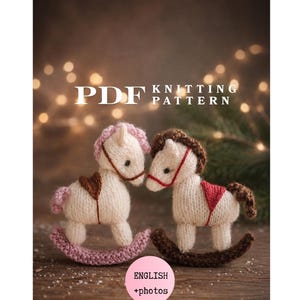 Patrón de punto de caballito mecedora en PDF, adorno para árbol de Navidad, tutorial de muñeca navideña, manualidad festiva de punto plano, idea de decoración invernal nostálgica