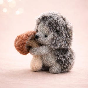 Hedgehog with mushroom Knitting PATTERN PDF, knitting animal toy to download, woodland hedgehog knitted decoration, gift for baby.