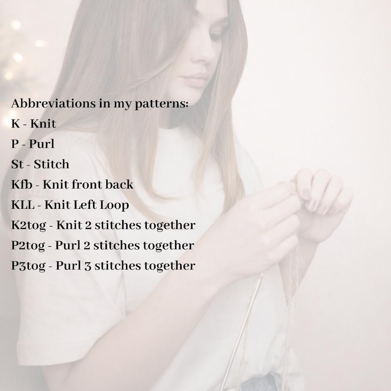 Poppentrui breipatroon pdf, tutorial teddybeerkleding, eenvoudige bekabelde trui knutselen, platgebreide speelgoedgarderobe, miniatuur herfstoutfit afbeelding 7