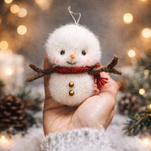 Patrón de tejido en PDF, Pequeño MUÑECO DE NIEVE, invierno, decoración navideña, adorno para árbol de 10 cm