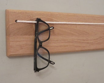Brillenhalter aus Eichenholz